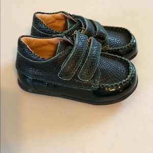 New Venettini  green bootie size 20